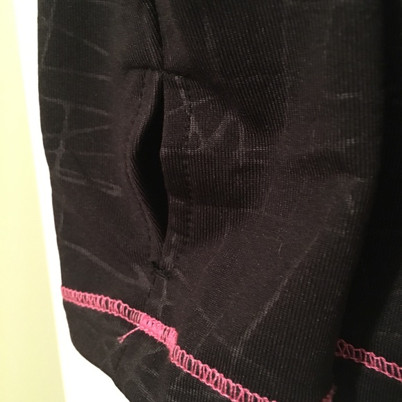 Reebok Women’s athletic top - Picture 6 of 6